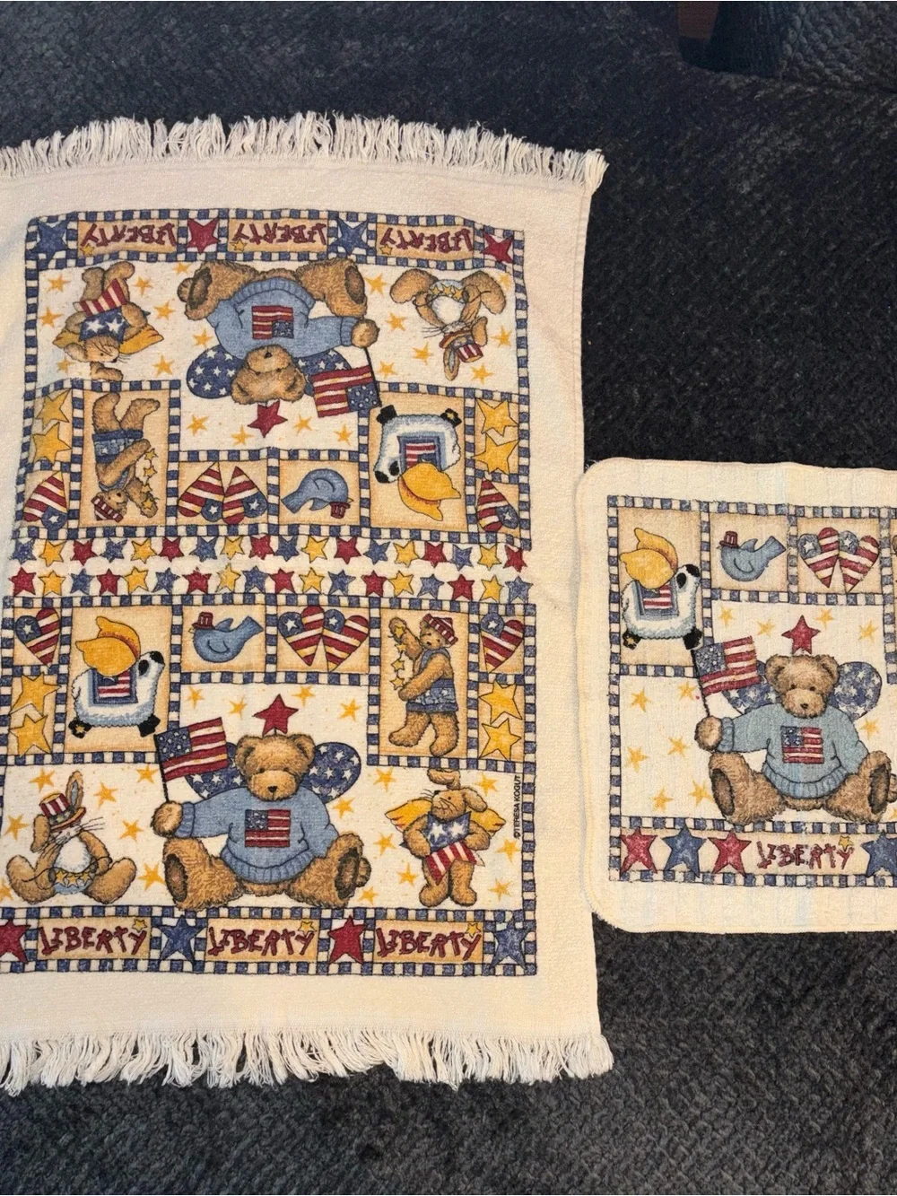 Teresa Kogut vintage Americana bear themed hand towel and wash cloth set.